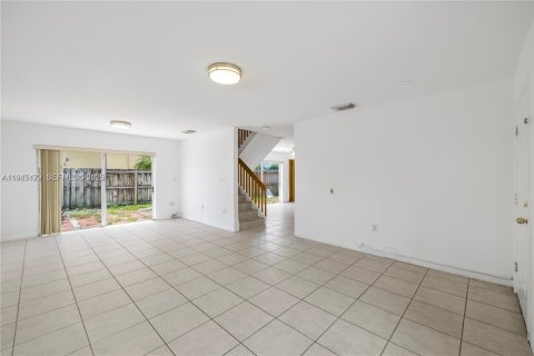 Villa ou maison à vendre à Miami, Floride: 5 chambres, 186.55 m2 № 2004225 - photo 3