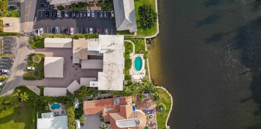 Condominio en Deerfield Beach, Florida, 2 dormitorios № 1175361