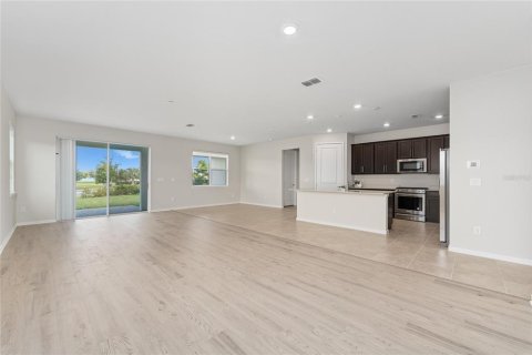 House in Orlando, Florida 4 bedrooms, 216.09 sq.m. № 2201784 - photo 10