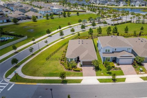 House in Orlando, Florida 4 bedrooms, 216.09 sq.m. № 2201784 - photo 4