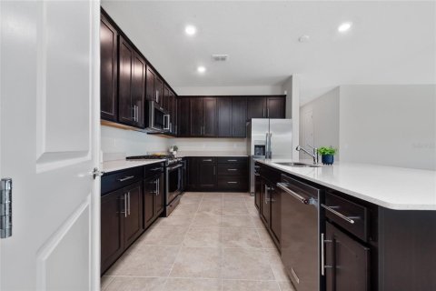 House in Orlando, Florida 4 bedrooms, 216.09 sq.m. № 2201784 - photo 14