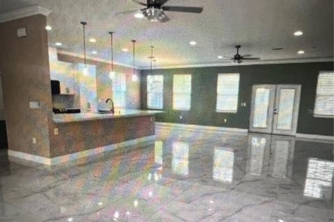Casa en venta en Orlando, Florida, 6 dormitorios, 274.25 m2 № 1791665 - foto 2