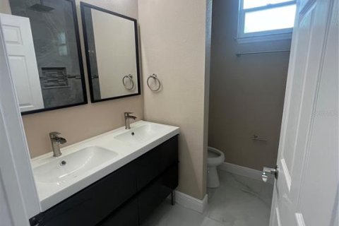 Casa en venta en Orlando, Florida, 6 dormitorios, 274.25 m2 № 1791665 - foto 16