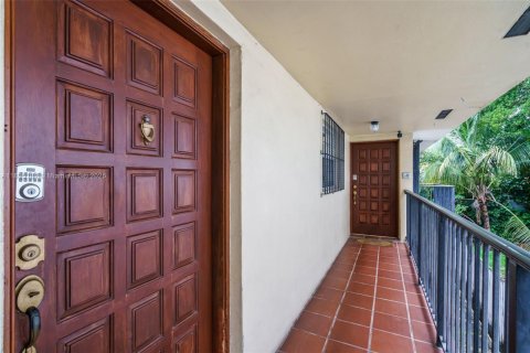 Commercial property in Miami, Florida 339.84 sq.m. № 1947285 - photo 2