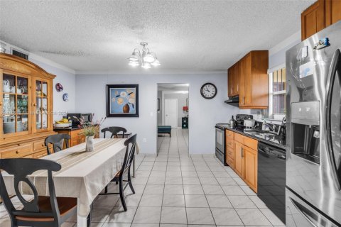 Commercial property in Miami, Florida 339.84 sq.m. № 1947285 - photo 4