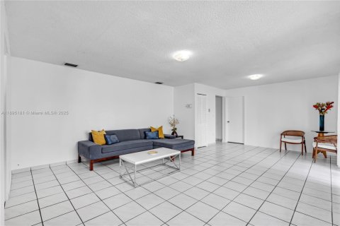 Immobilier commercial à vendre à Miami, Floride: 339.84 m2 № 1947285 - photo 29