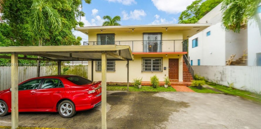 Commercial property in Miami, Florida 339.84 sq.m. № 1947285