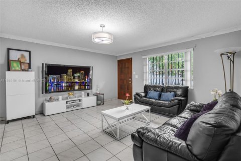 Commercial property in Miami, Florida 339.84 sq.m. № 1947285 - photo 7