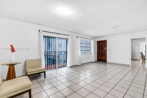 Commercial property in Miami, Florida 339.84 sq.m. № 1947285 - photo 10