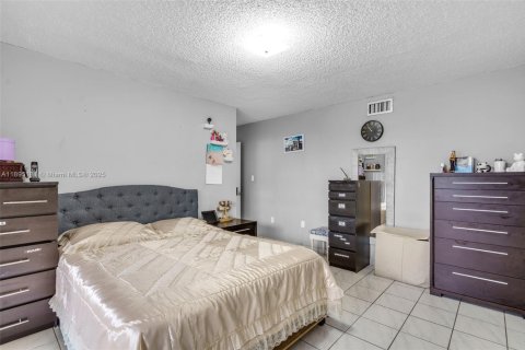 Commercial property in Miami, Florida 339.84 sq.m. № 1947285 - photo 13