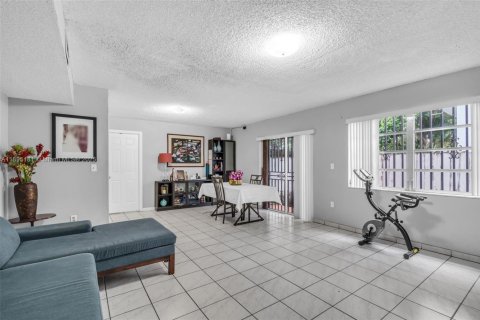 Commercial property in Miami, Florida 339.84 sq.m. № 1947285 - photo 11