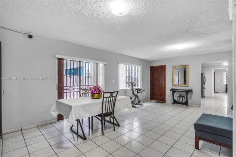 Commercial property in Miami, Florida 339.84 sq.m. № 1947285 - photo 6