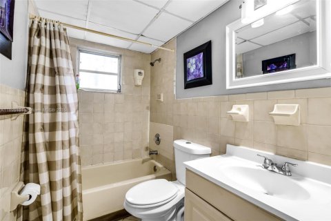 Commercial property in Miami, Florida 339.84 sq.m. № 1947285 - photo 16