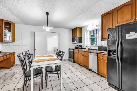 Commercial property in Miami, Florida 339.84 sq.m. № 1947285 - photo 17