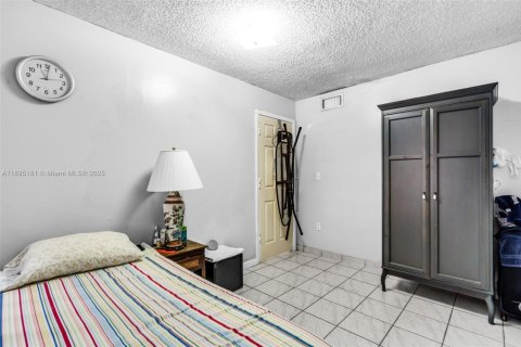 Commercial property in Miami, Florida 339.84 sq.m. № 1947285 - photo 15