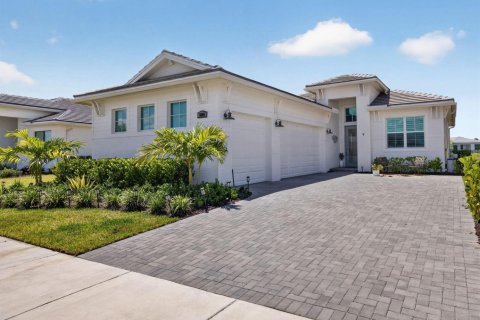 House in Port St. Lucie, Florida 3 bedrooms, 197.79 sq.m. № 2311686