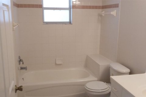 Commercial property in Edgewater, Florida 183.2 sq.m. № 2259024 - photo 12