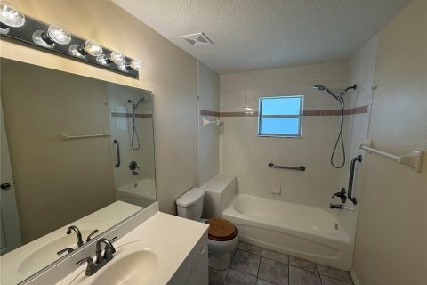 Commercial property in Edgewater, Florida 183.2 sq.m. № 2259024 - photo 8