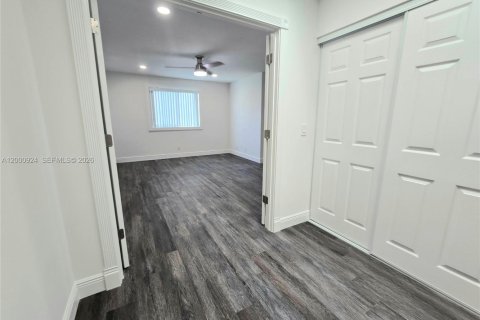 Снять в аренду таунхаус в Дирфилд-Бич, Флорида 3 спальни, 138.05м2, № 2065387 - фото 13