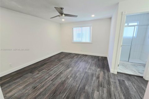 Снять в аренду таунхаус в Дирфилд-Бич, Флорида 3 спальни, 138.05м2, № 2065387 - фото 17