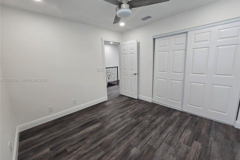 Снять в аренду таунхаус в Дирфилд-Бич, Флорида 3 спальни, 138.05м2, № 2065387 - фото 24