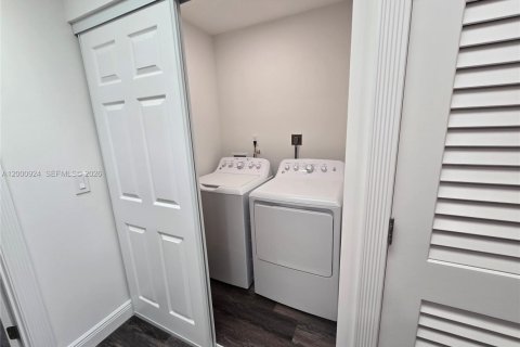 Снять в аренду таунхаус в Дирфилд-Бич, Флорида 3 спальни, 138.05м2, № 2065387 - фото 30