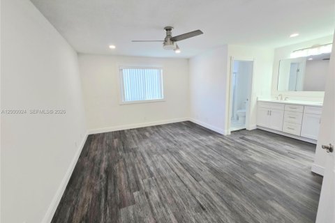 Снять в аренду таунхаус в Дирфилд-Бич, Флорида 3 спальни, 138.05м2, № 2065387 - фото 18