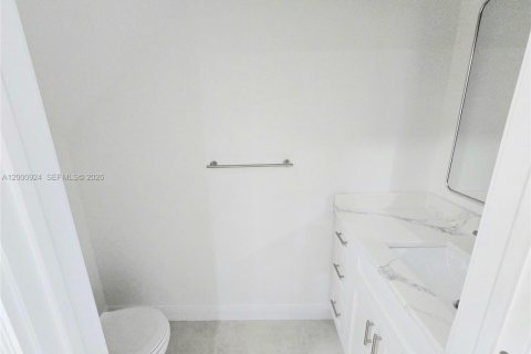 Снять в аренду таунхаус в Дирфилд-Бич, Флорида 3 спальни, 138.05м2, № 2065387 - фото 10