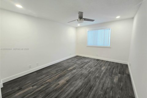 Снять в аренду таунхаус в Дирфилд-Бич, Флорида 3 спальни, 138.05м2, № 2065387 - фото 25