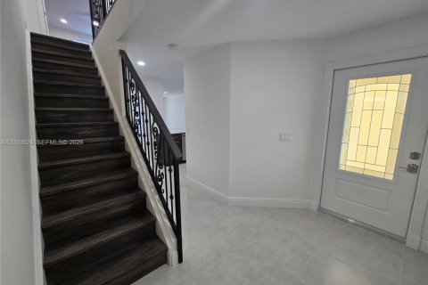 Снять в аренду таунхаус в Дирфилд-Бич, Флорида 3 спальни, 138.05м2, № 2065387 - фото 2
