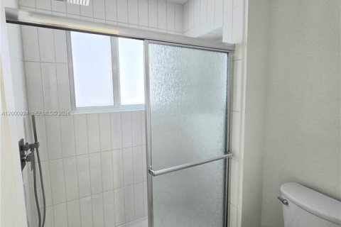 Снять в аренду таунхаус в Дирфилд-Бич, Флорида 3 спальни, 138.05м2, № 2065387 - фото 15