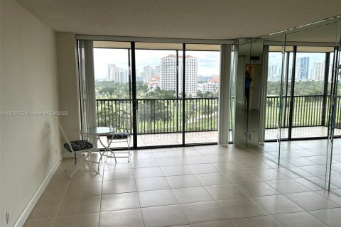 Condo in Aventura, Florida, 1 bedroom  № 1964784 - photo 7