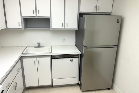 Condo in Aventura, Florida, 1 bedroom  № 1964784 - photo 9