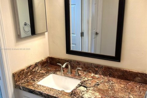 Condo in Aventura, Florida, 1 bedroom  № 1964784 - photo 12