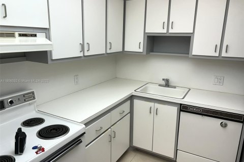 Condo in Aventura, Florida, 1 bedroom  № 1964784 - photo 23