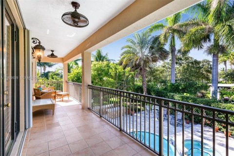 House in Cutler Bay, Florida 5 bedrooms, 366.5 sq.m. № 2035268 - photo 8