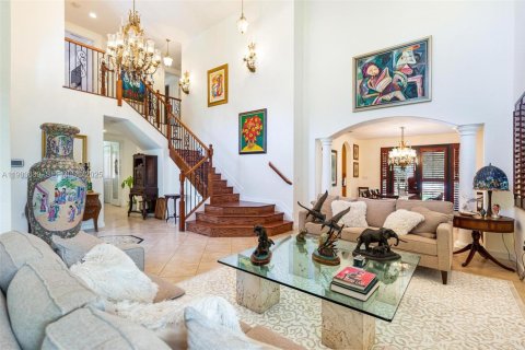 House in Cutler Bay, Florida 5 bedrooms, 366.5 sq.m. № 2035268