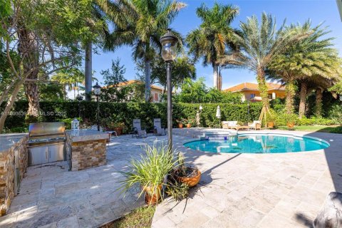 House in Cutler Bay, Florida 5 bedrooms, 366.5 sq.m. № 2035268 - photo 14