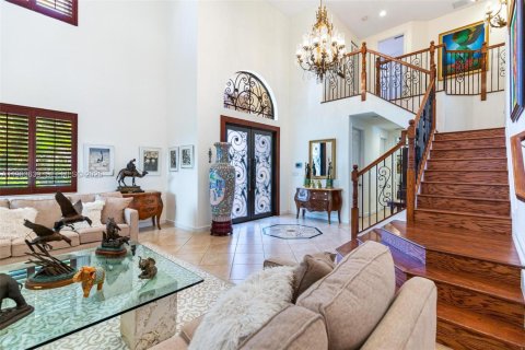 House in Cutler Bay, Florida 5 bedrooms, 366.5 sq.m. № 2035268 - photo 4