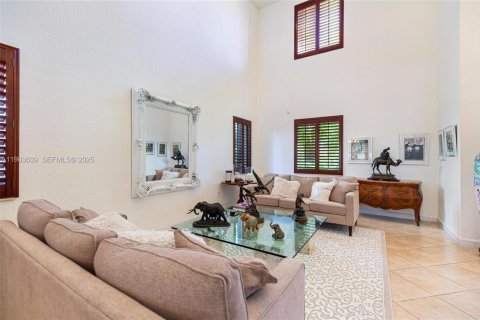 House in Cutler Bay, Florida 5 bedrooms, 366.5 sq.m. № 2035268 - photo 15
