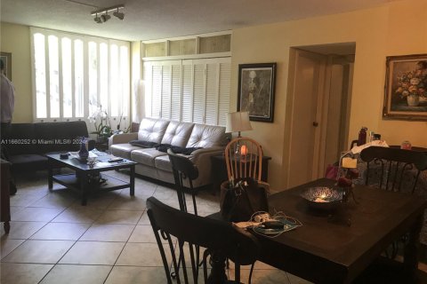 Condo in Sunny Isles Beach, Florida, 2 bedrooms  № 1753700 - photo 5