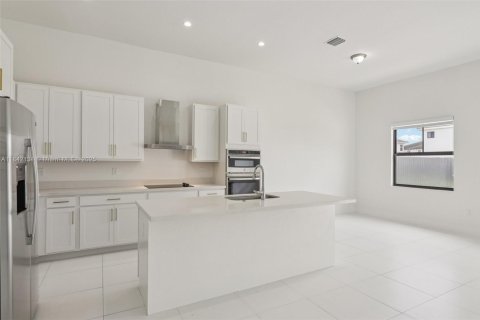 House in Miami, Florida 4 bedrooms, 193.79 sq.m. № 1834494 - photo 13