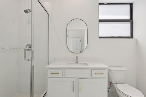 House in Miami, Florida 4 bedrooms, 193.79 sq.m. № 1834494 - photo 30
