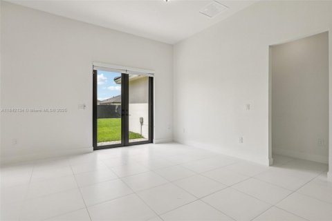 House in Miami, Florida 4 bedrooms, 193.79 sq.m. № 1834494 - photo 17