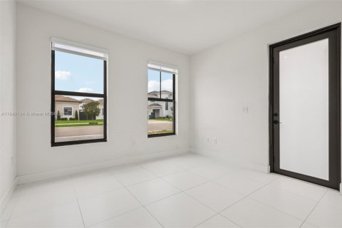 House in Miami, Florida 4 bedrooms, 193.79 sq.m. № 1834494 - photo 19