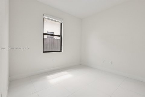House in Miami, Florida 4 bedrooms, 193.79 sq.m. № 1834494 - photo 21
