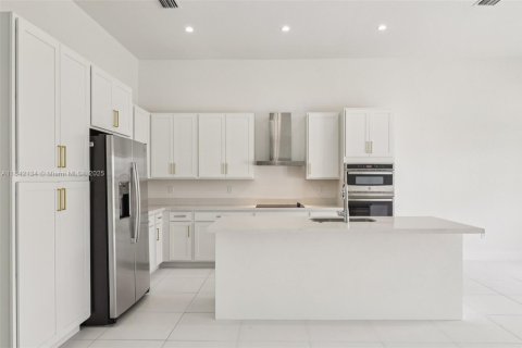House in Miami, Florida 4 bedrooms, 193.79 sq.m. № 1834494 - photo 15