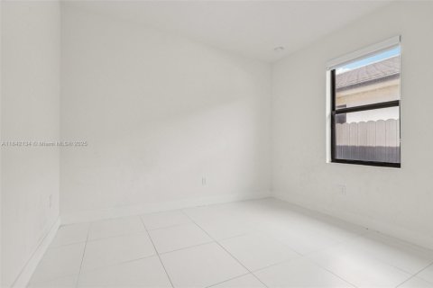 House in Miami, Florida 4 bedrooms, 193.79 sq.m. № 1834494 - photo 25