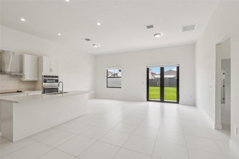 House in Miami, Florida 4 bedrooms, 193.79 sq.m. № 1834494 - photo 8