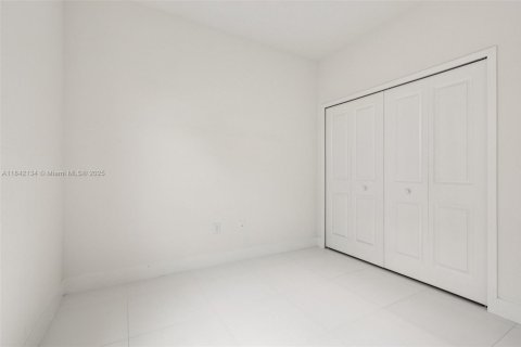 House in Miami, Florida 4 bedrooms, 193.79 sq.m. № 1834494 - photo 22